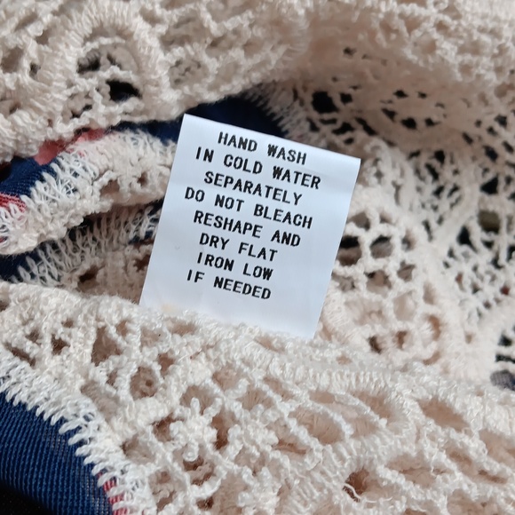 A Very Cute Floral Lacey Cardigan Size Sm - Picture 13 of 13